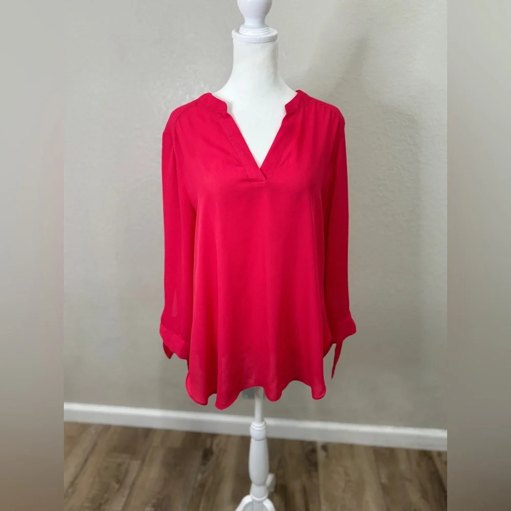 NWOT VALERIE STEVENS Women’s beautiful Blouse